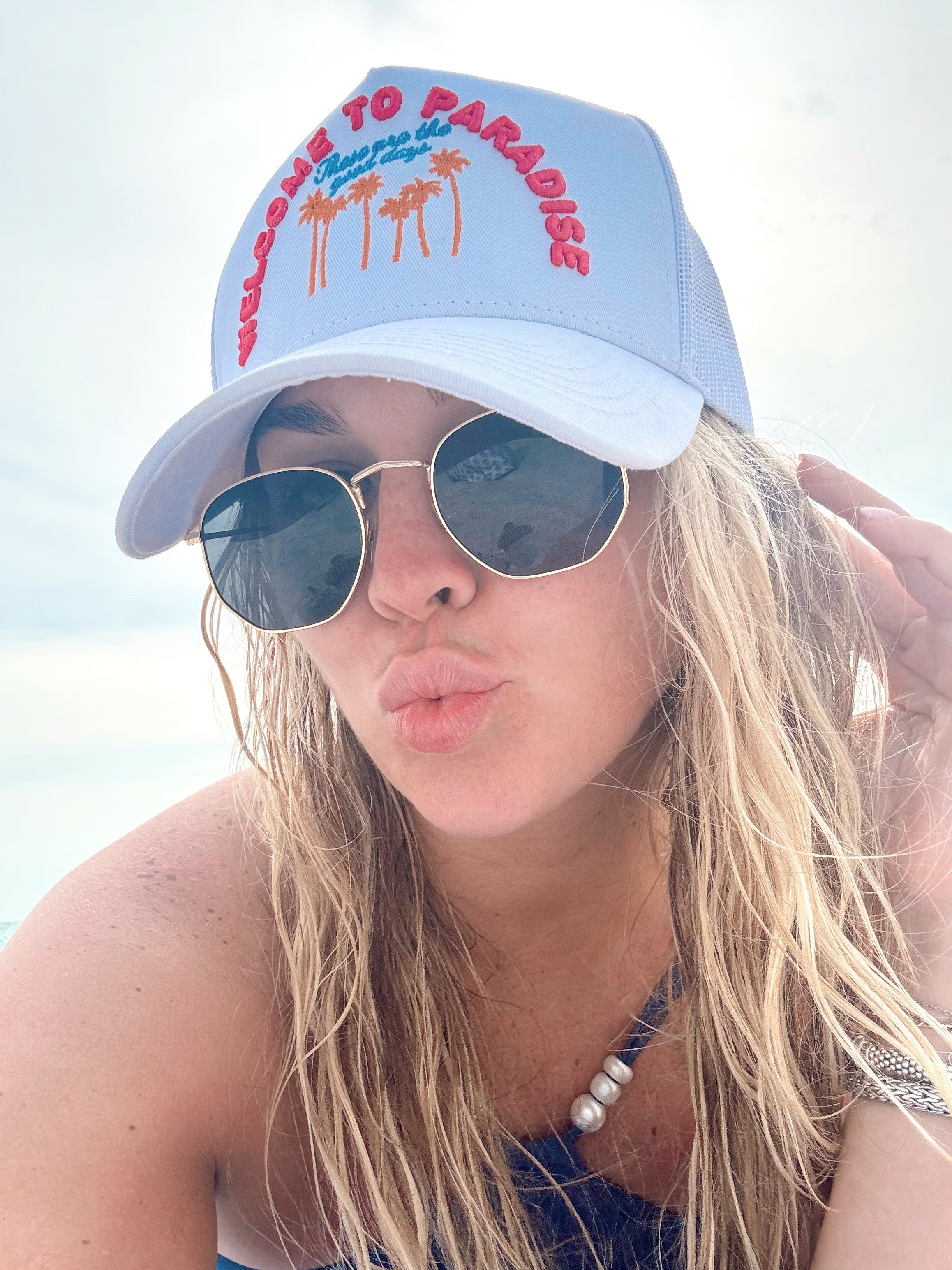 Hat Welcome to Paradise - White Vintage Trucker Hat