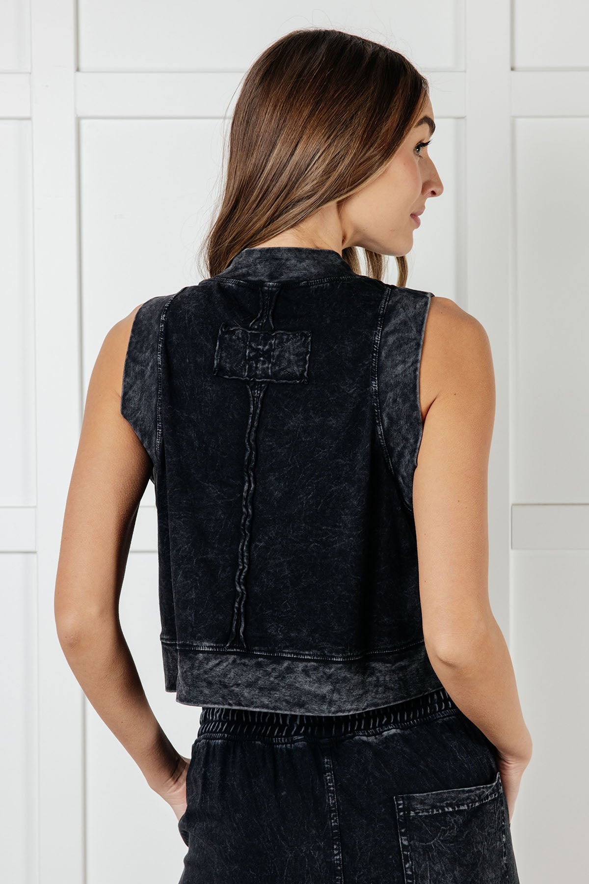 Tops Chasing the Gains Tank Top in Black