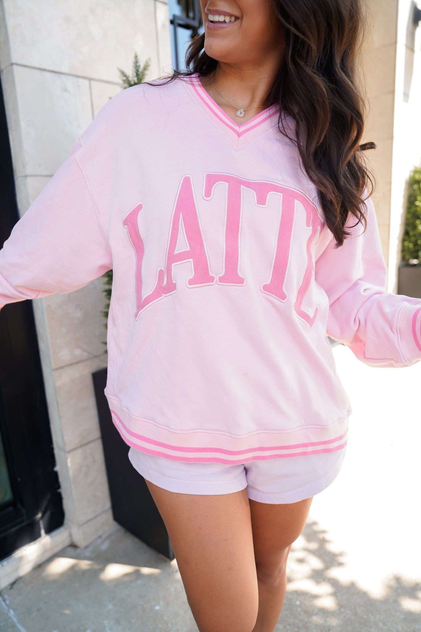 Sweatshirt Latte - Pink Vintage V-Neck Sweatshirt