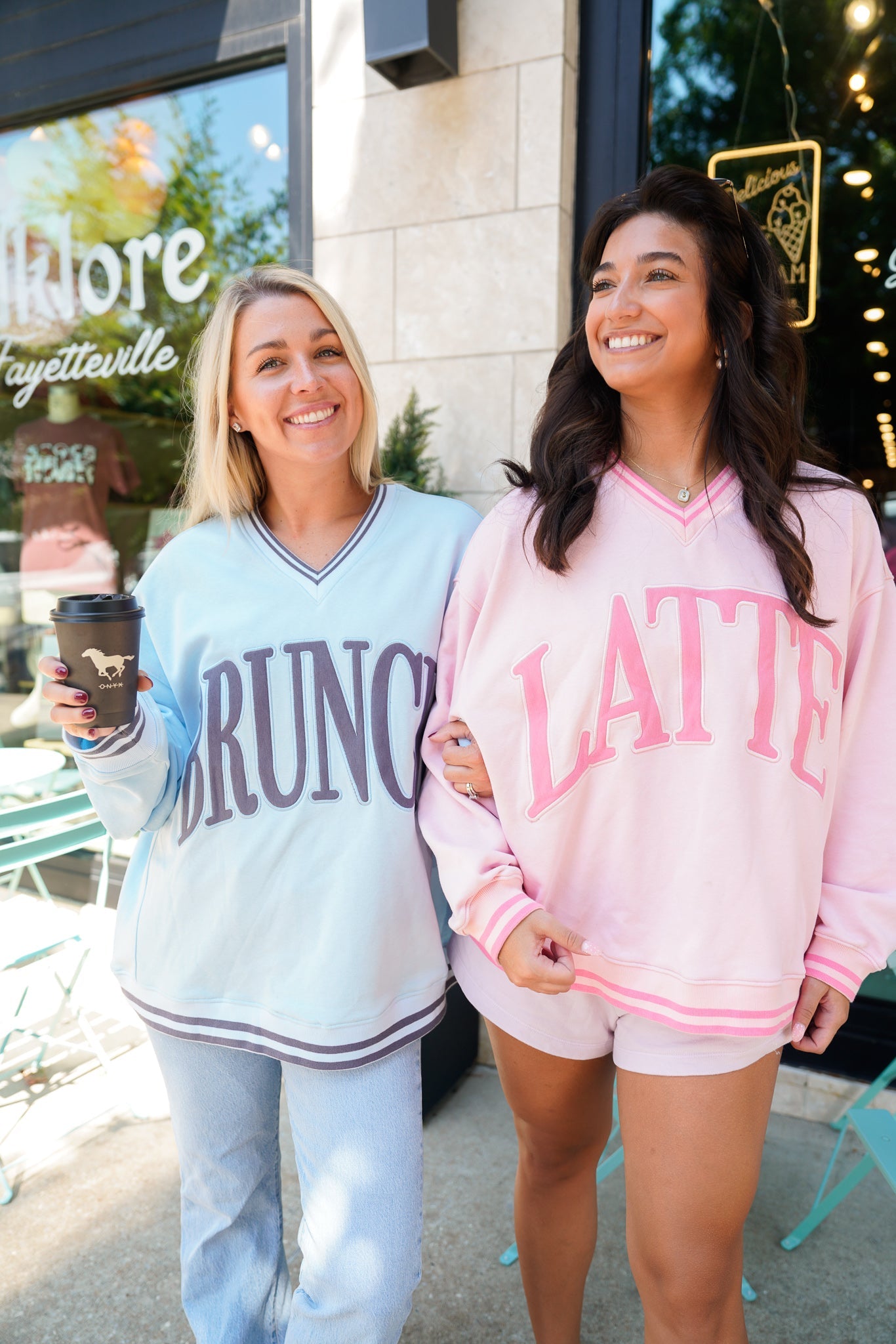 Sweatshirt Latte - Pink Vintage V-Neck Sweatshirt