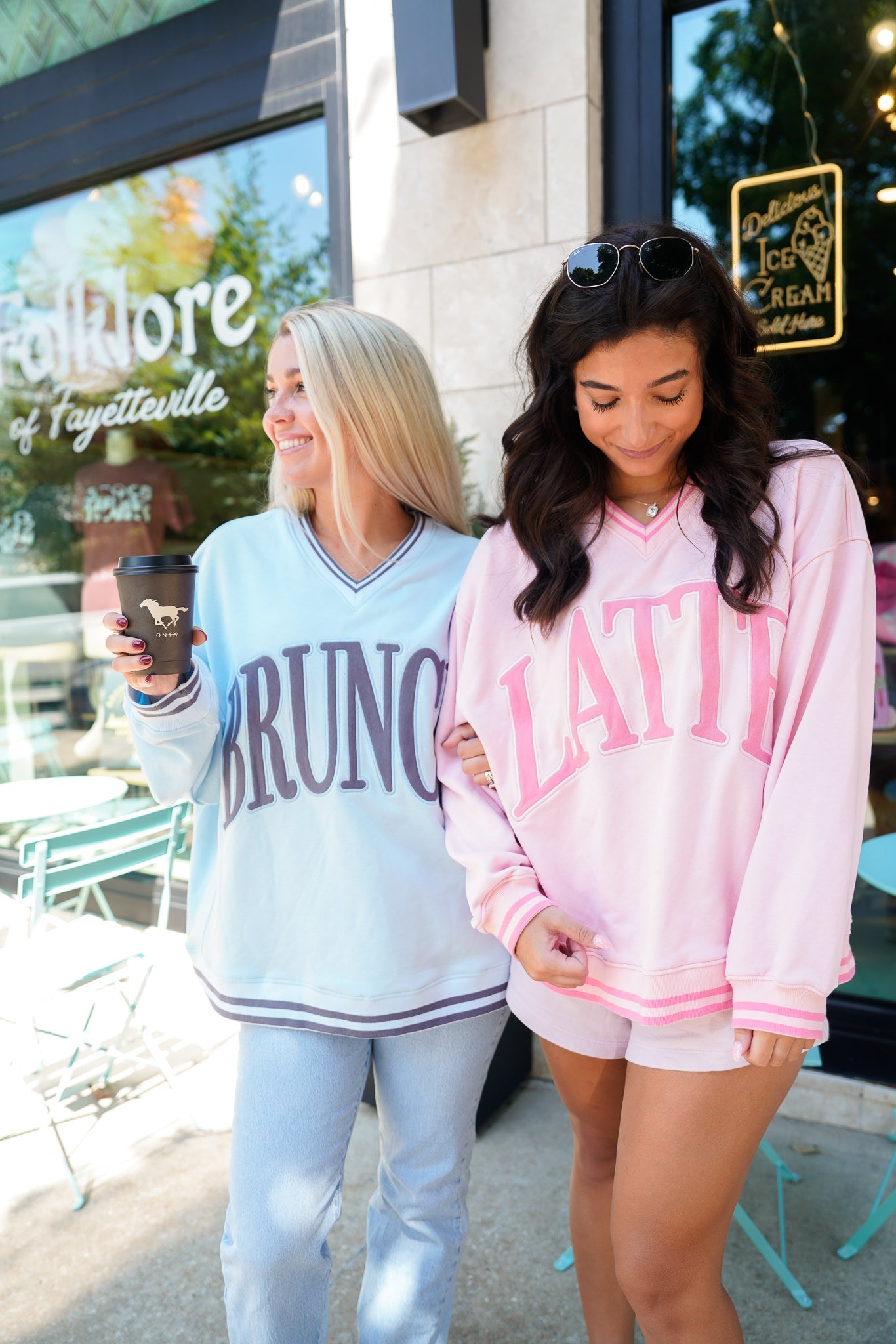 Sweatshirt Latte - Pink Vintage V-Neck Sweatshirt