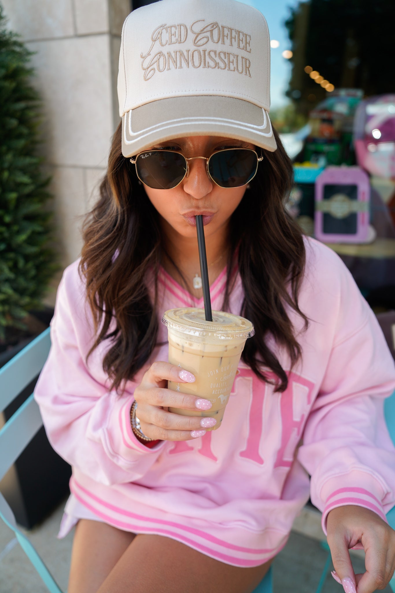 Sweatshirt Latte - Pink Vintage V-Neck Sweatshirt
