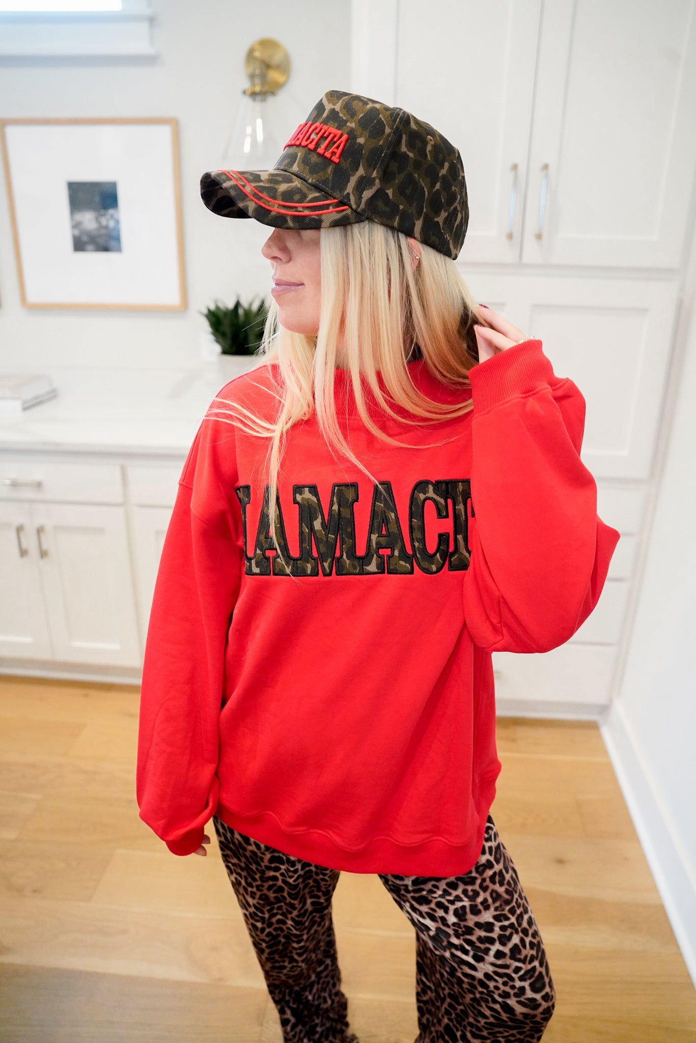 Sweatshirt Mamacita - Red Vintage Mock-Neck Sweatshirt