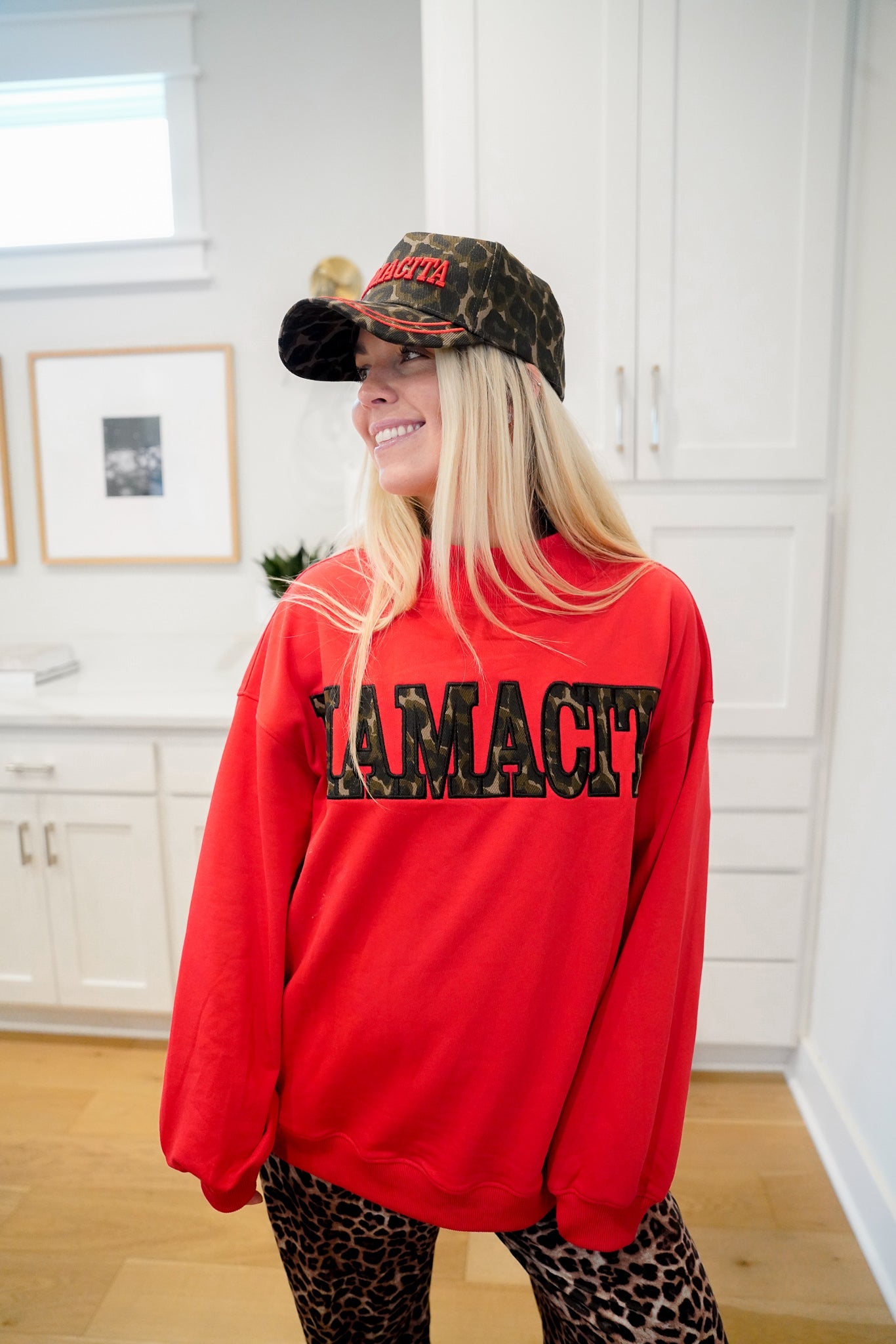 Sweatshirt Mamacita - Red Vintage Mock-Neck Sweatshirt