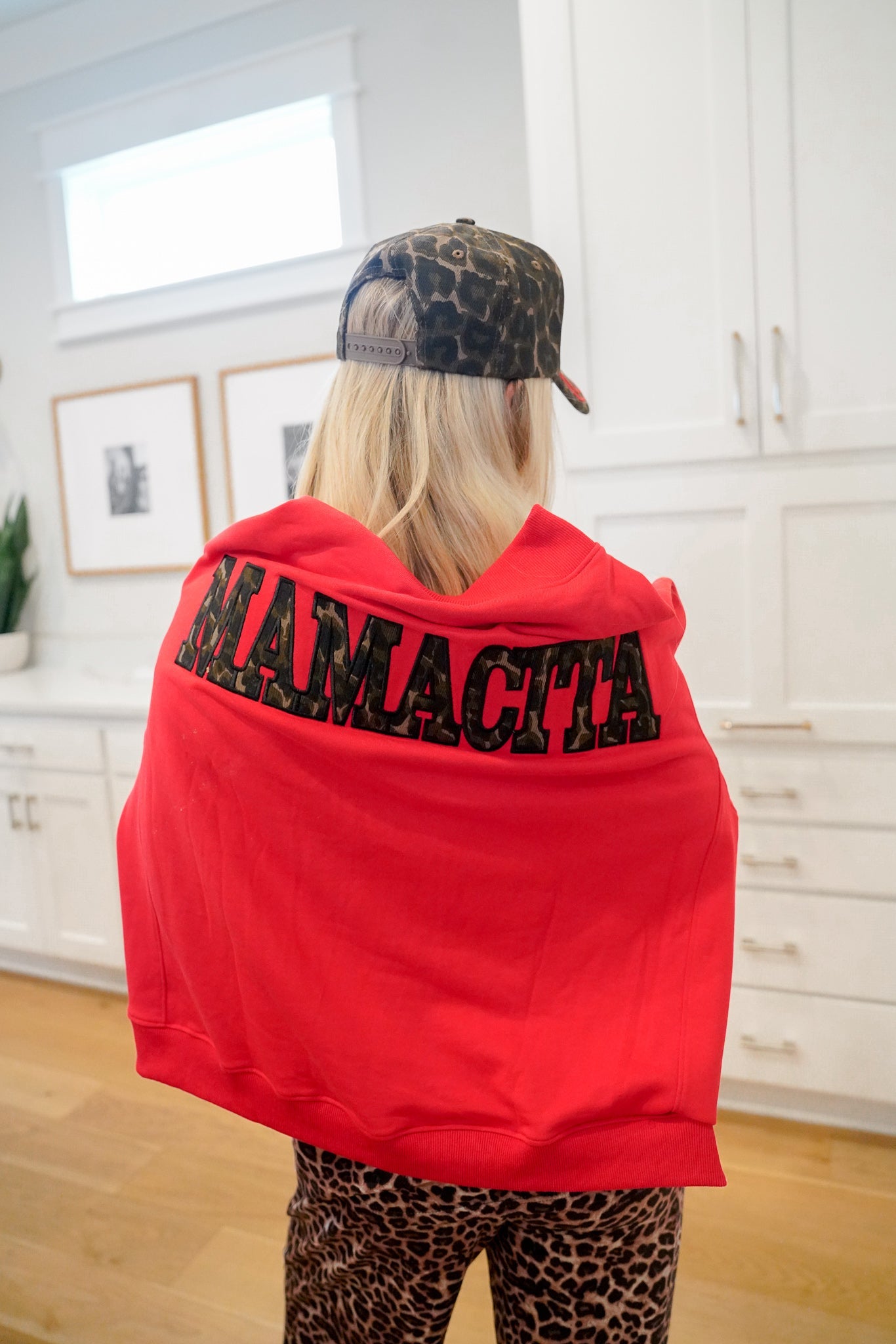 Sweatshirt Mamacita - Red Vintage Mock-Neck Sweatshirt