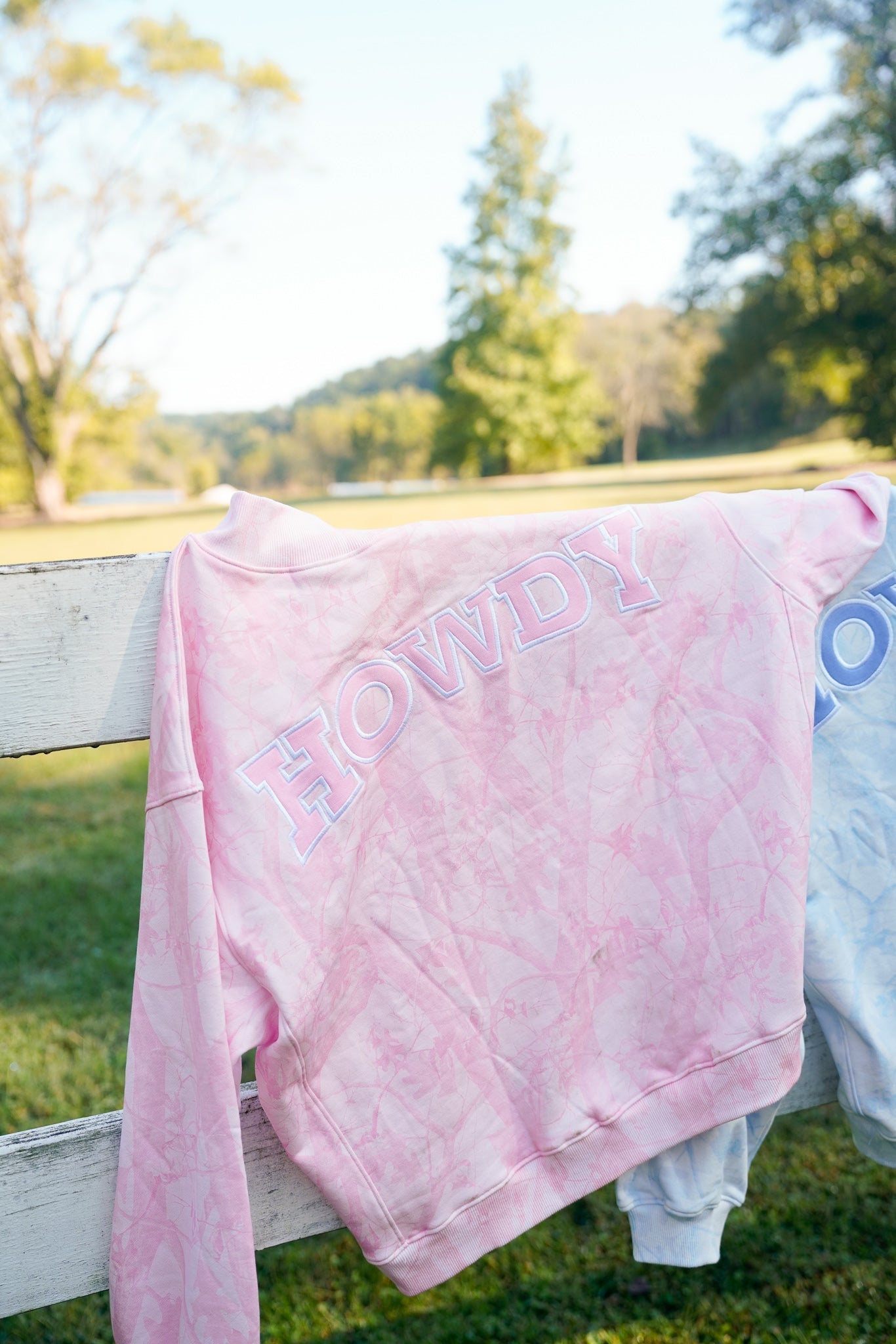 Sweatshirt Howdy - Camo Vintage Crew-Neck Sweatshirt