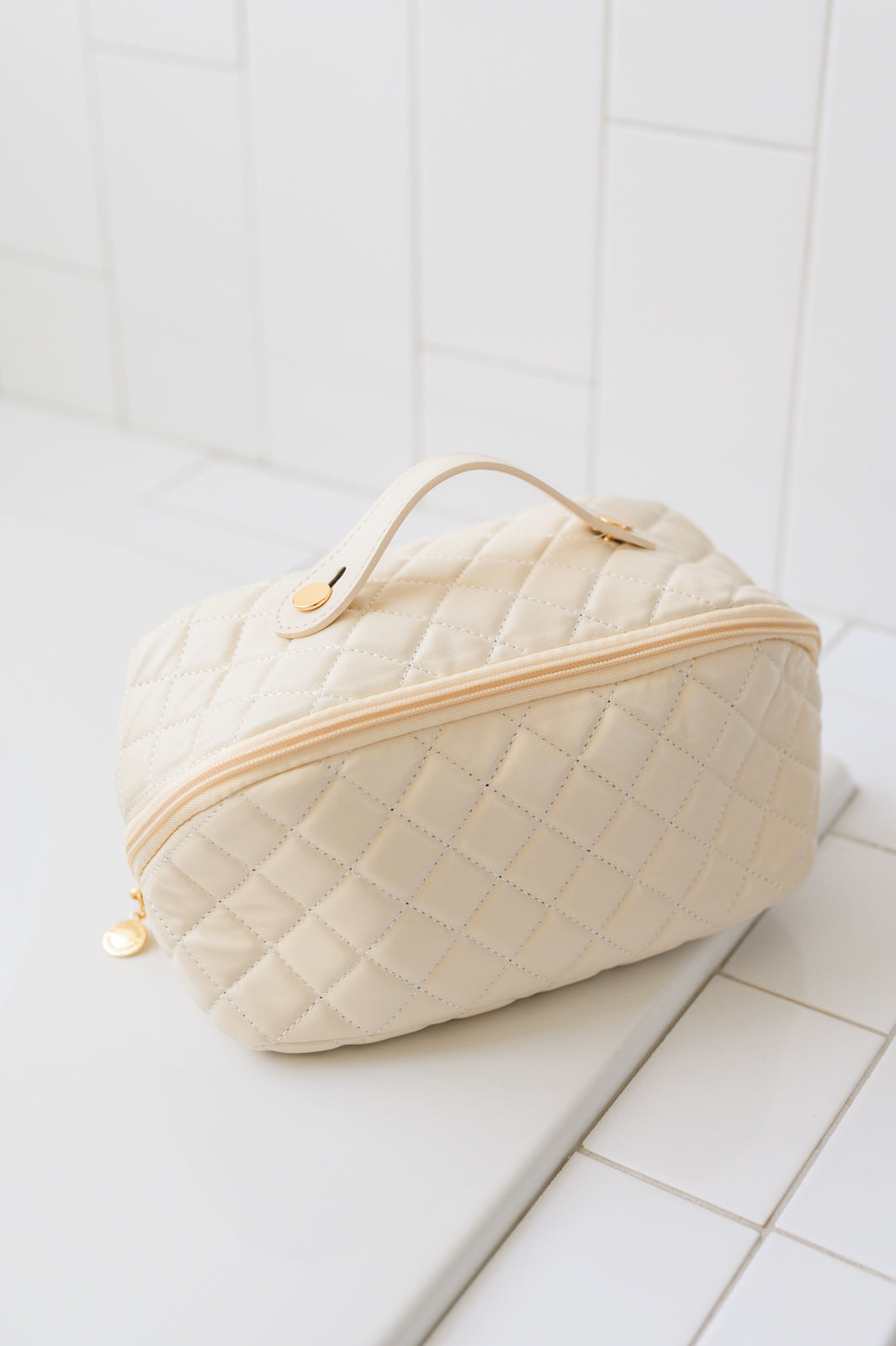 Accessories Large Capacity Quilted Makeup Bag in Cream