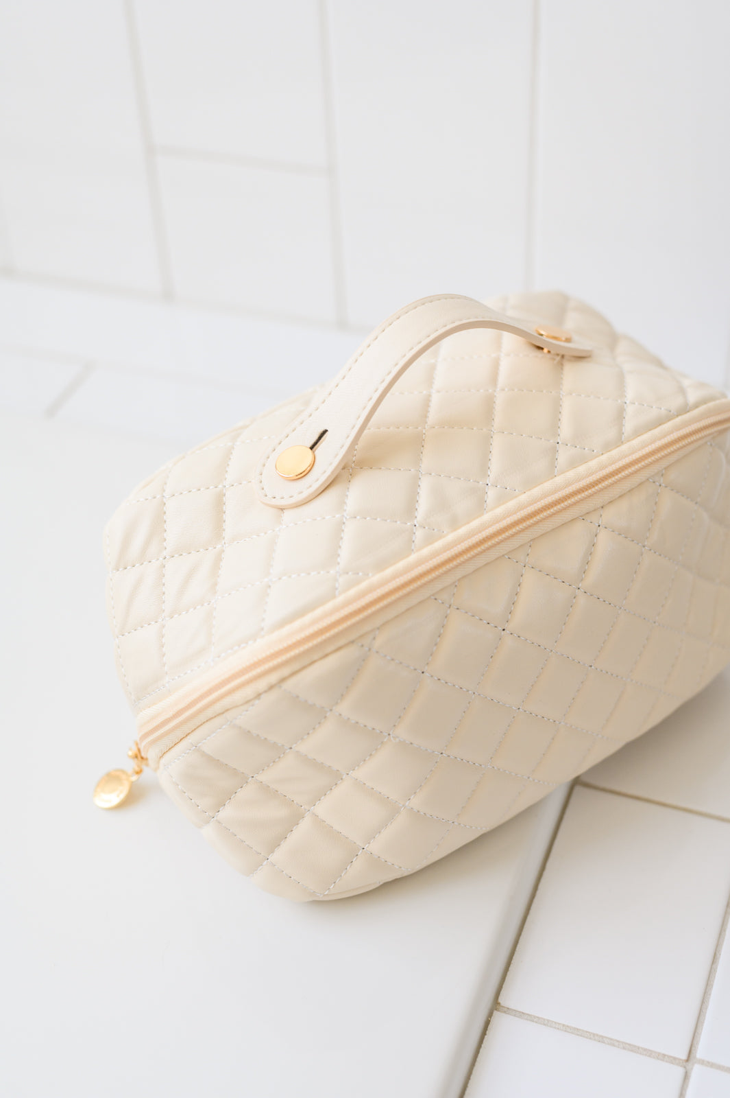 Accessories Large Capacity Quilted Makeup Bag in Cream