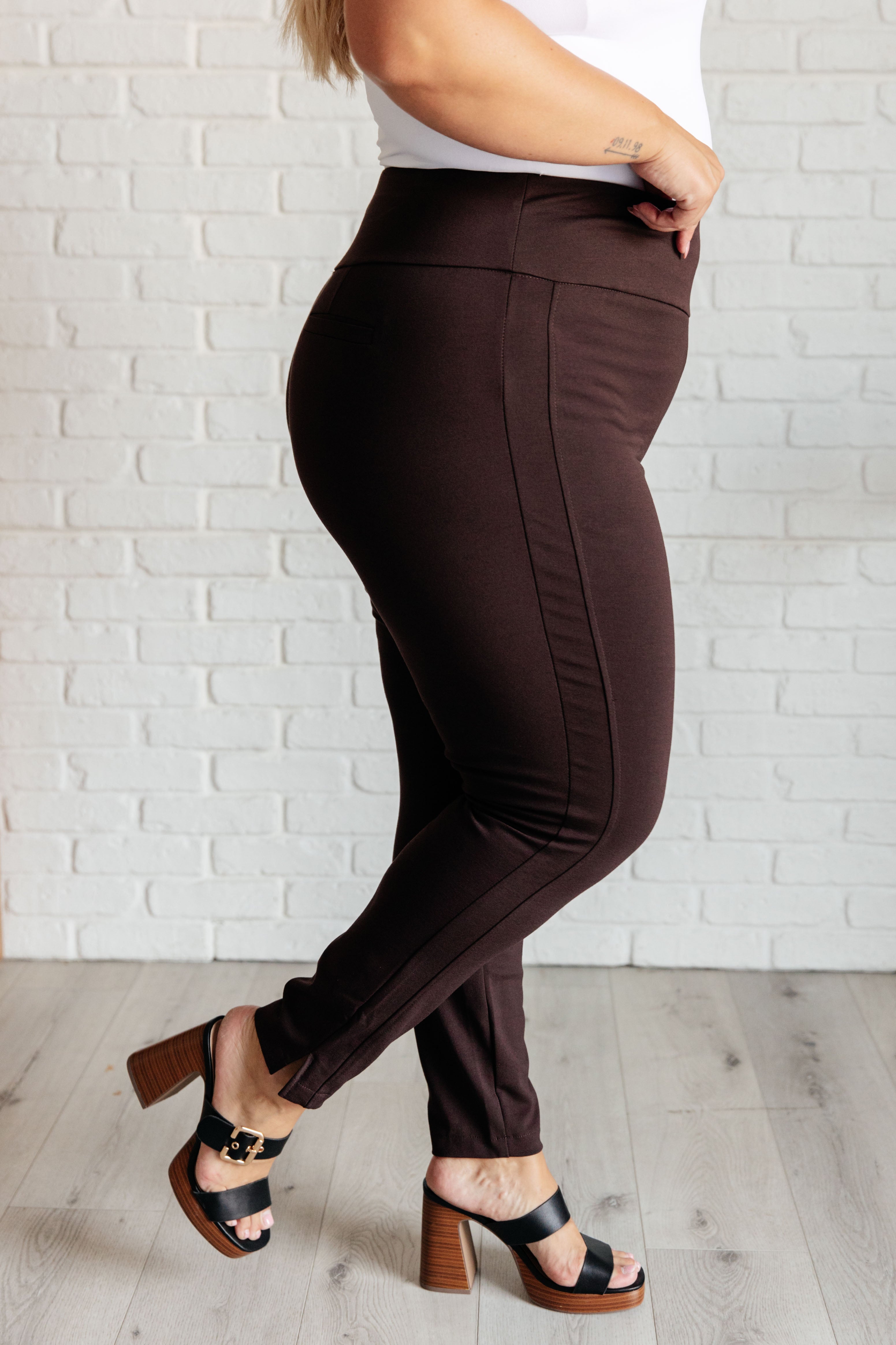 Bottoms Magic Skinny 28" Pants in Chocolate