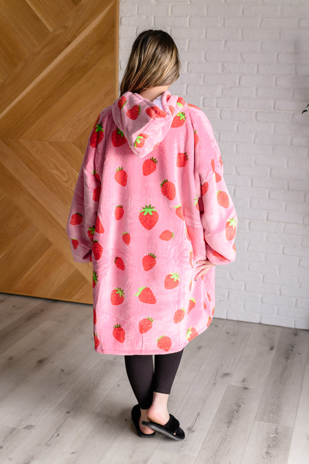 Layers Oversized Blanket Hoodie in Strawberry