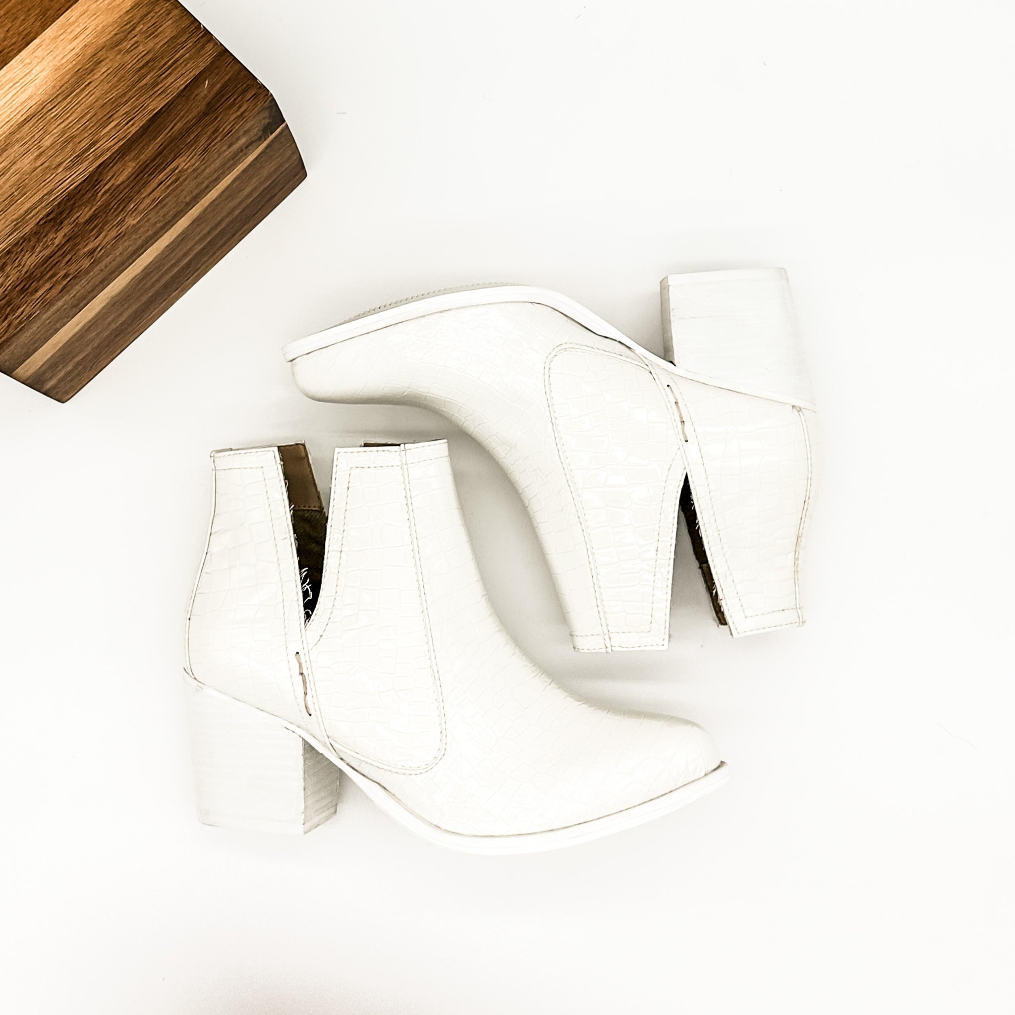 Shoes Tarim Bootie in White Croc