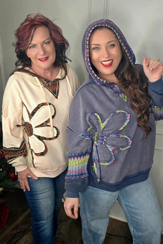EASEL DAISY PATCH WASHED TERRY HOODIE PULLOVER