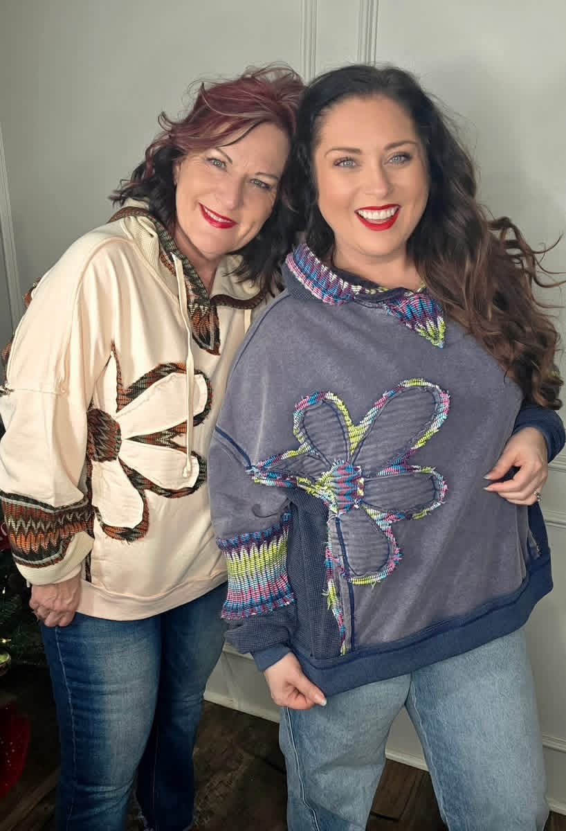 EASEL DAISY PATCH WASHED TERRY HOODIE PULLOVER