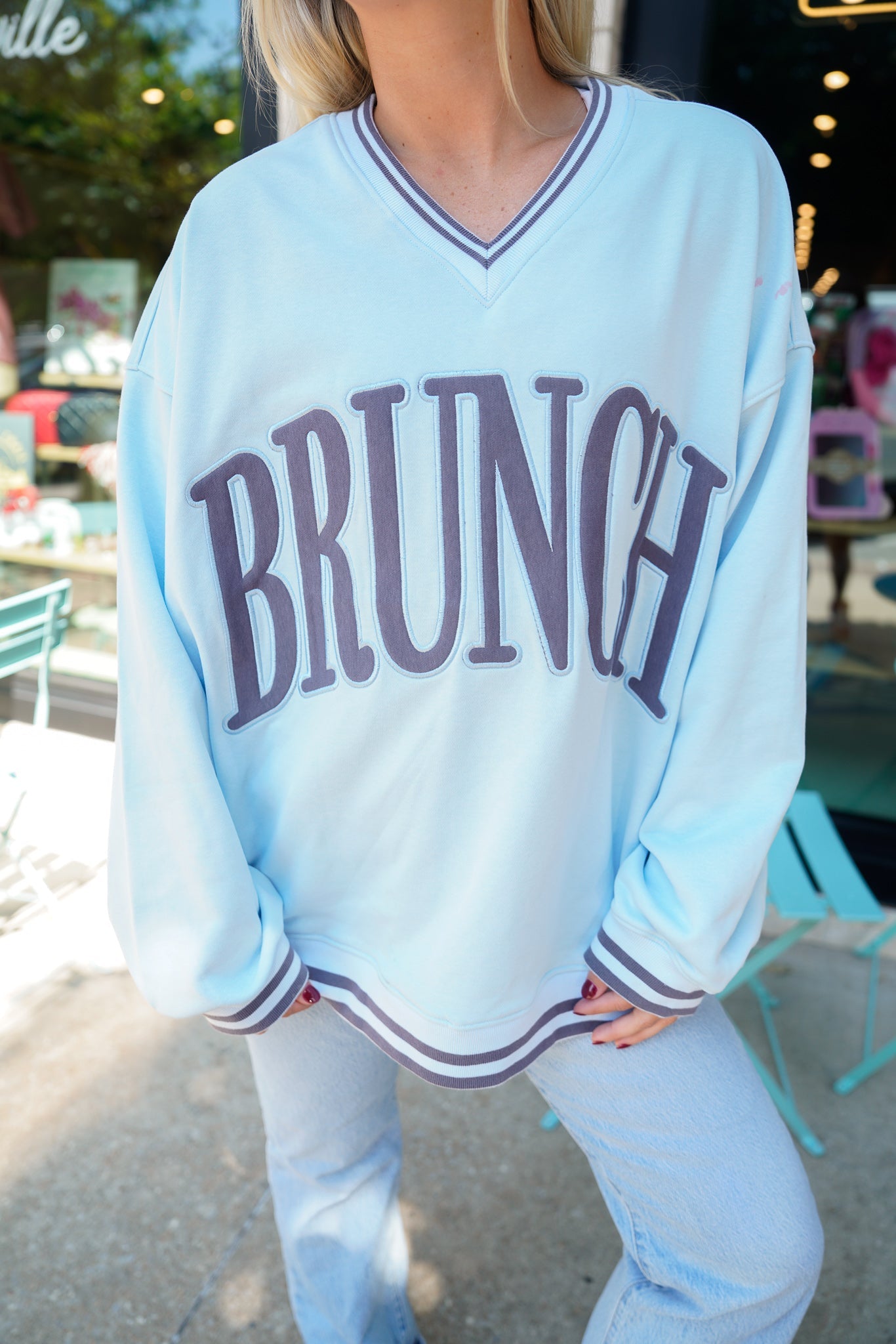 Sweatshirt Brunch - Blue Vintage V-Neck Sweatshirt