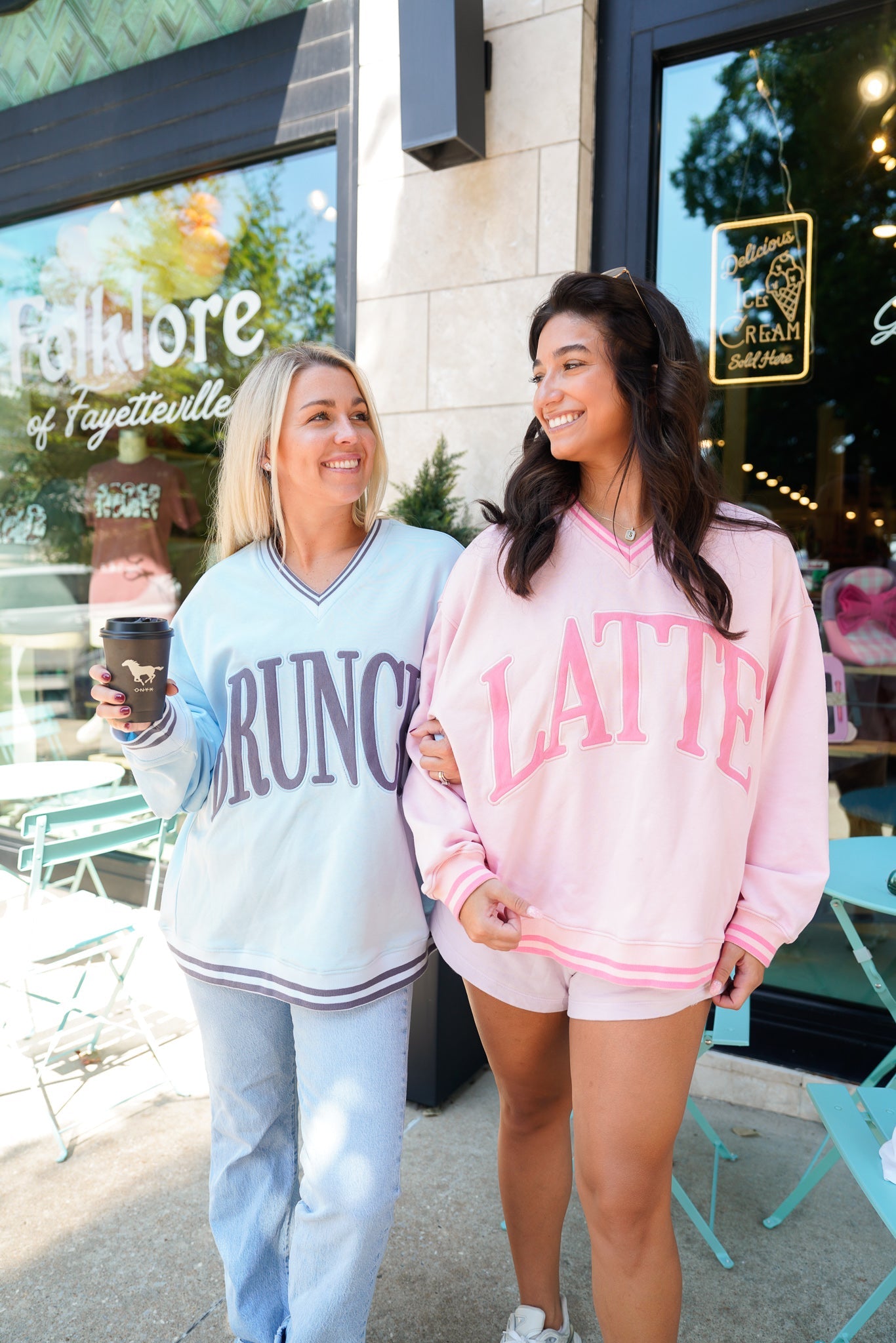 Sweatshirt Brunch - Blue Vintage V-Neck Sweatshirt