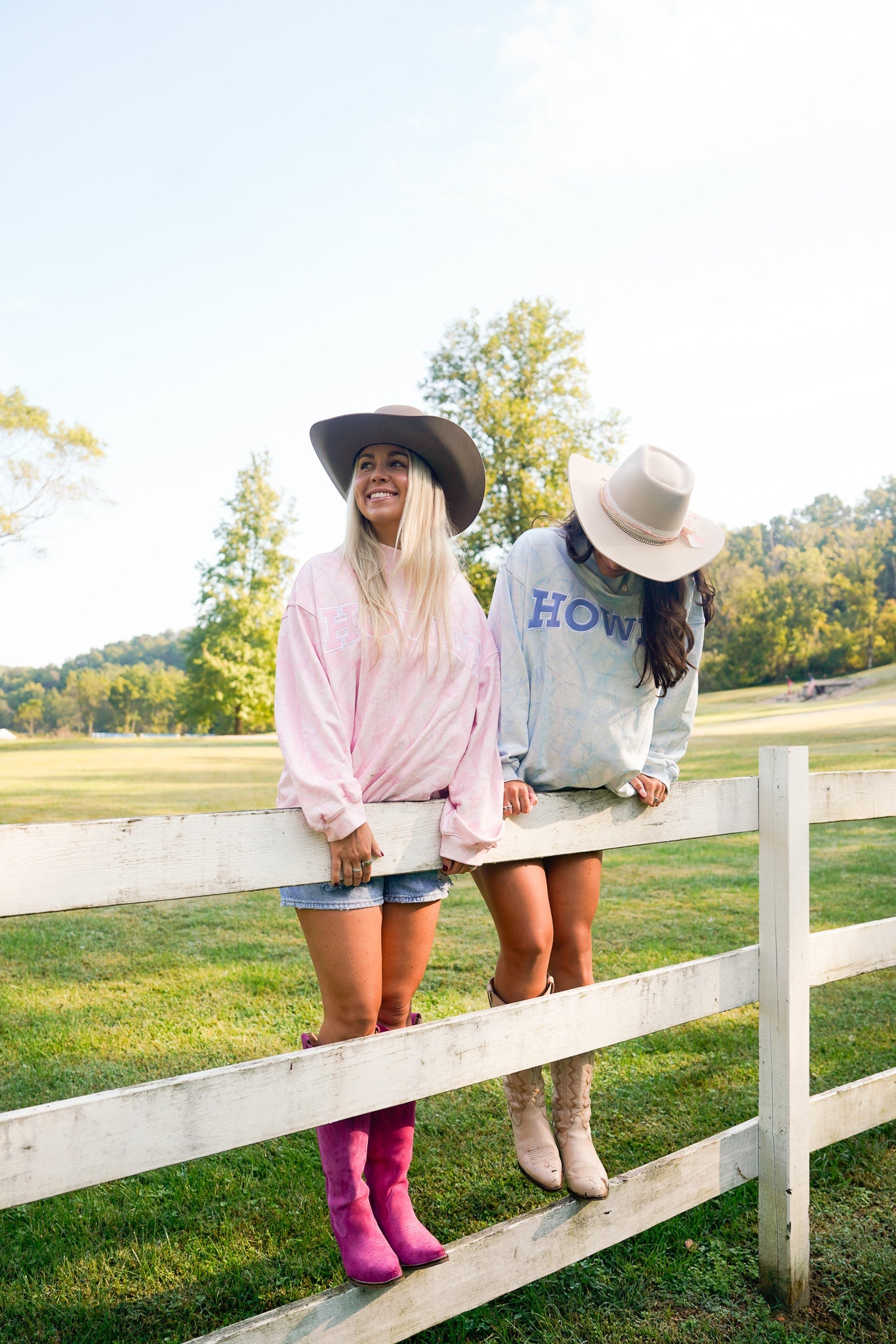 Howdy - Camo Vintage Crew-Neck Sweatshirt