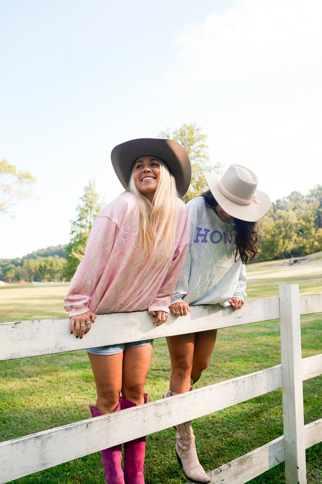 Howdy - Camo Vintage Crew-Neck Sweatshirt