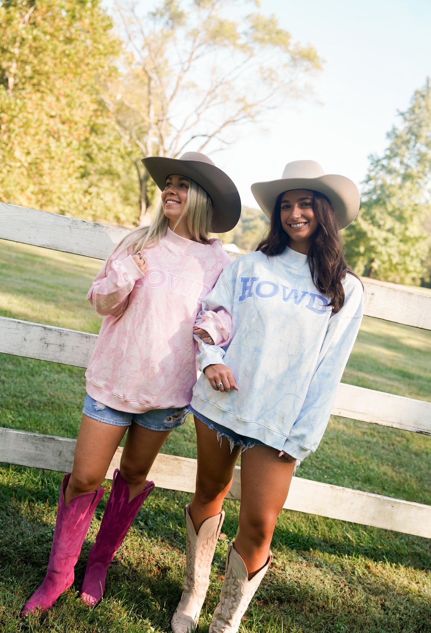 Howdy - Camo Vintage Crew-Neck Sweatshirt