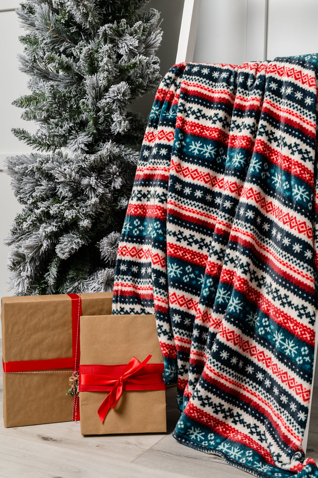 Home &amp; Decor Holiday Fleece Blanket in Sweater Knit