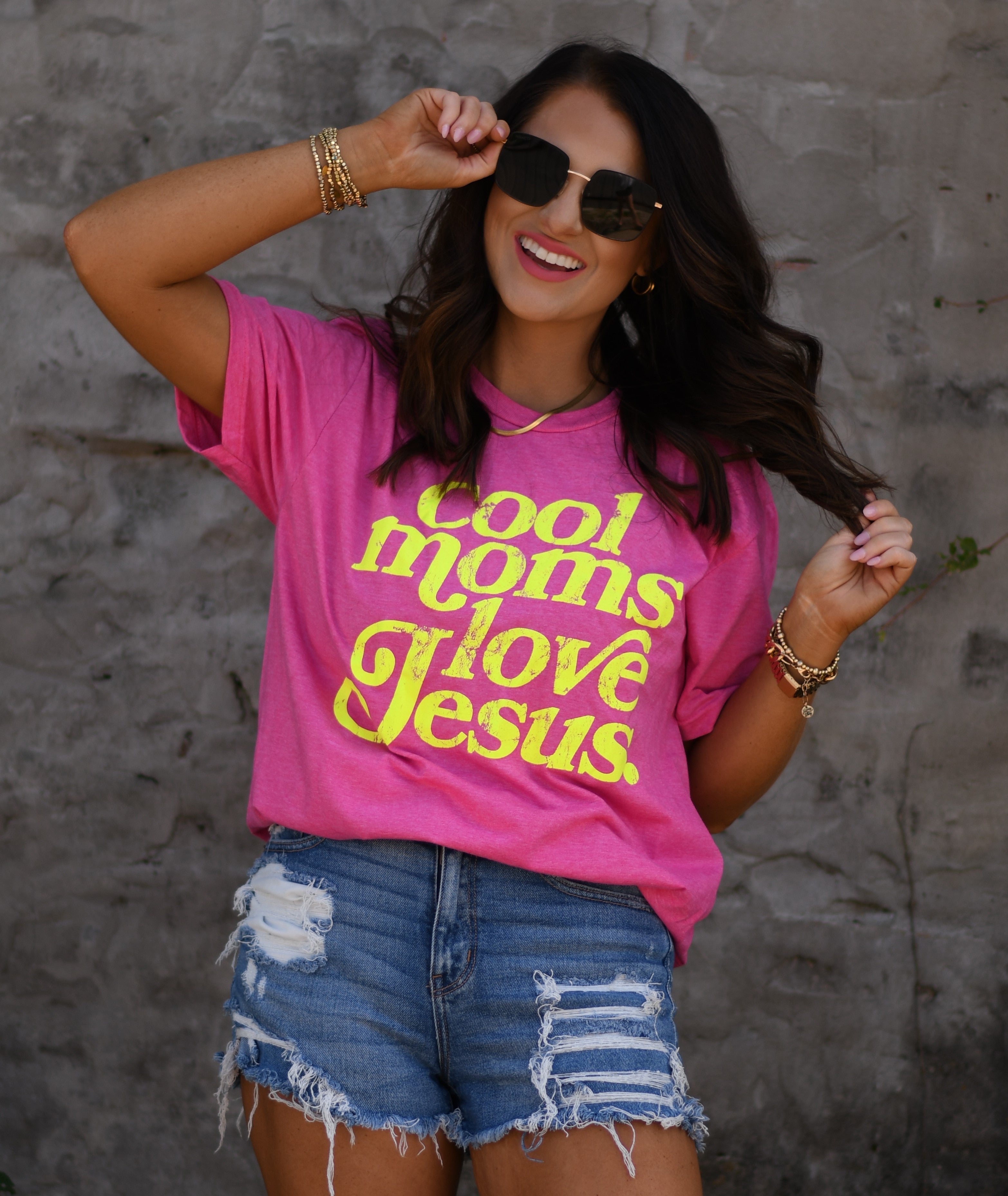 COOL MOMS LOVE JESUS TEE