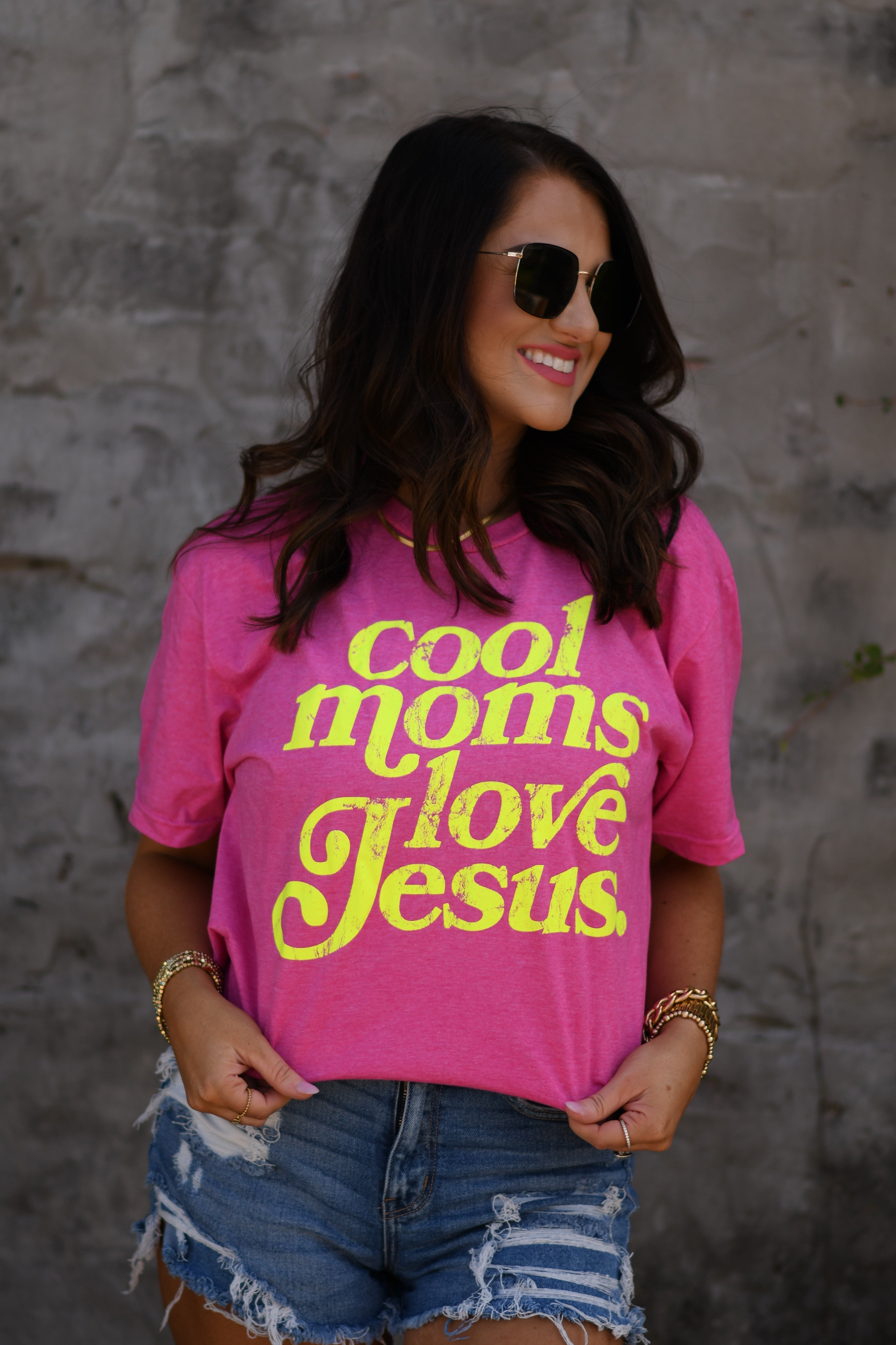 COOL MOMS LOVE JESUS TEE