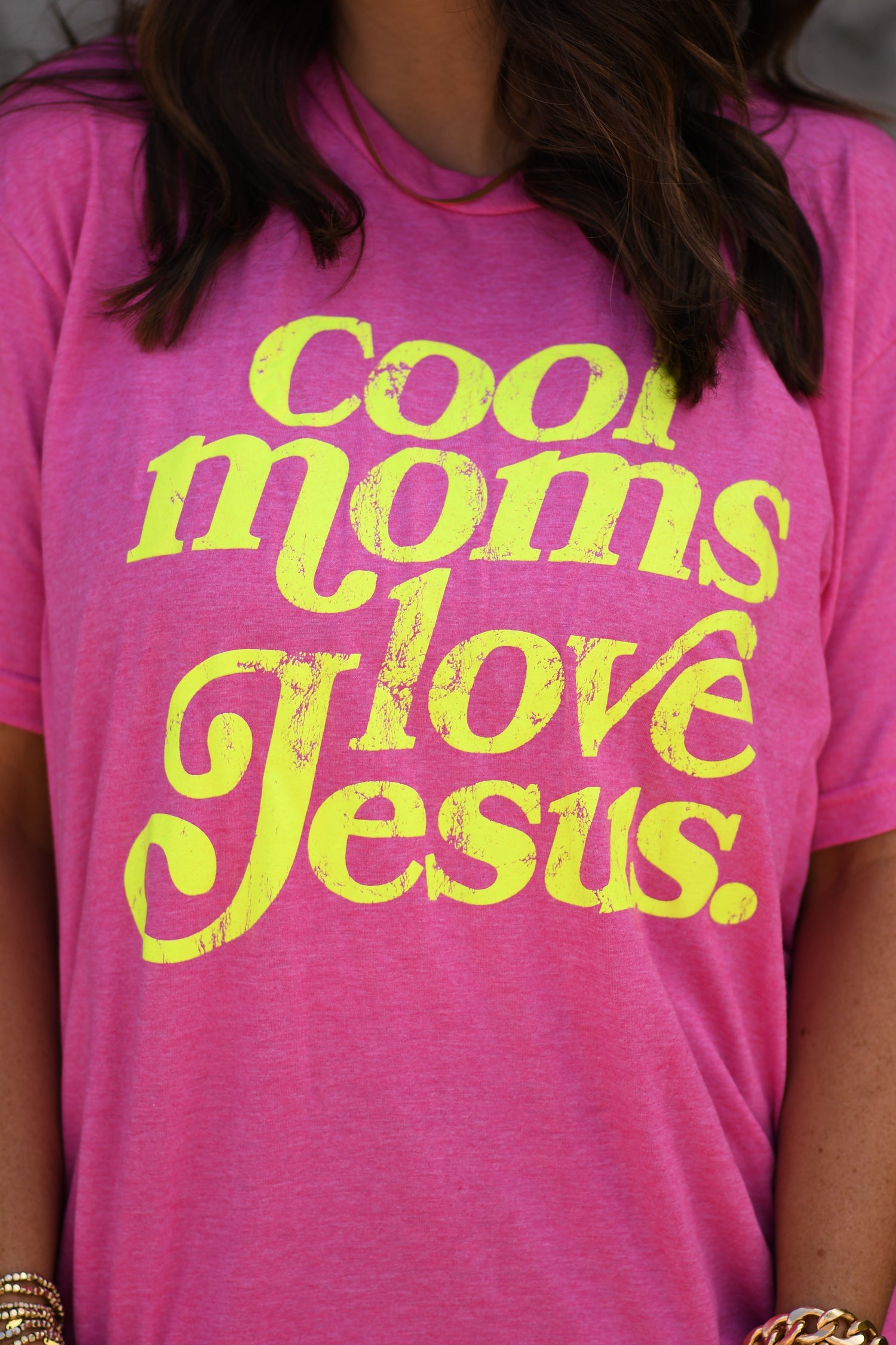 COOL MOMS LOVE JESUS TEE