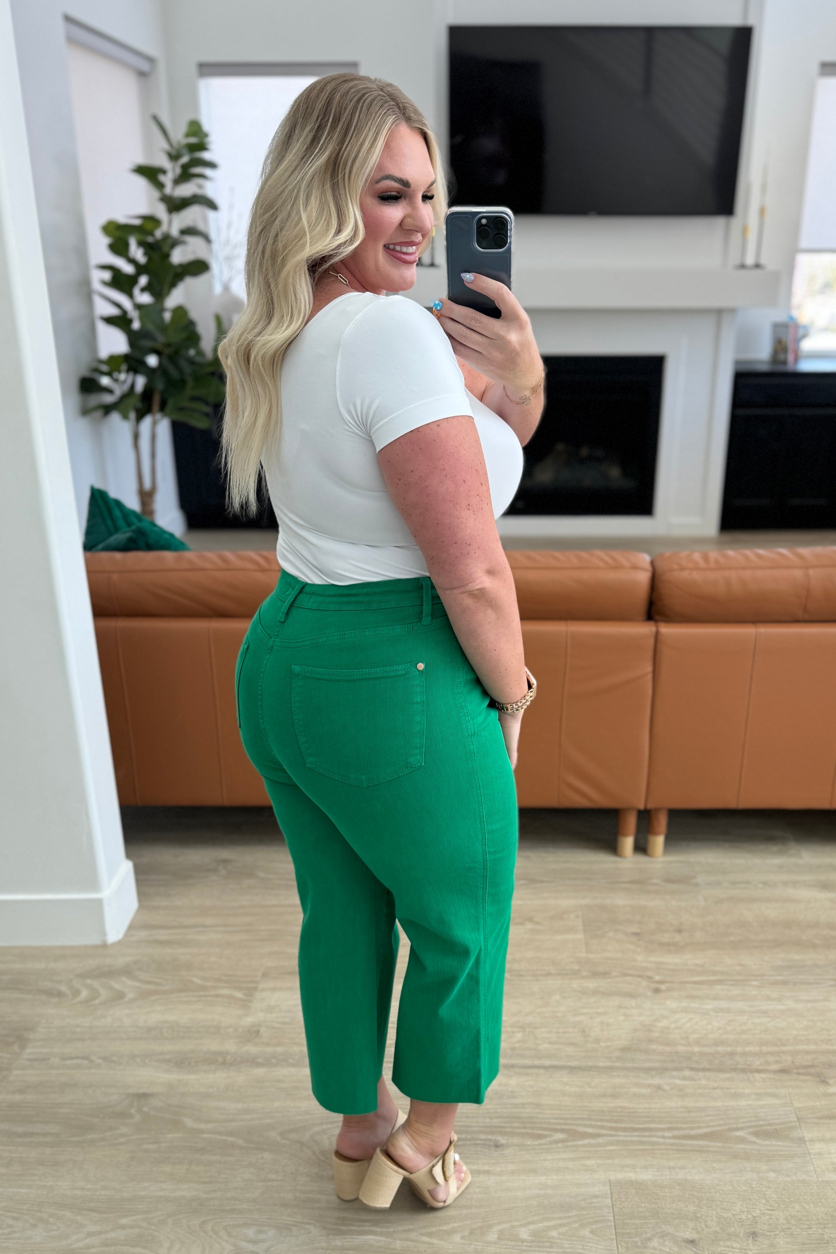 Denim Lisa High Rise Control Top Wide Leg Crop Jeans in Kelly Green