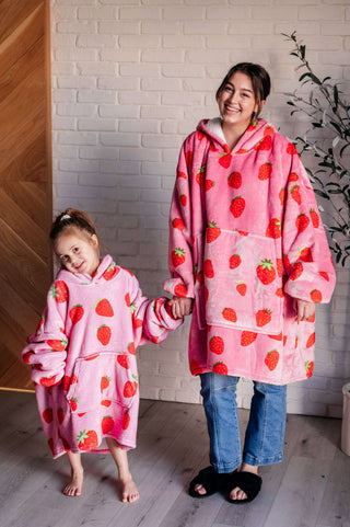 Layers Oversized Blanket Hoodie in Strawberry