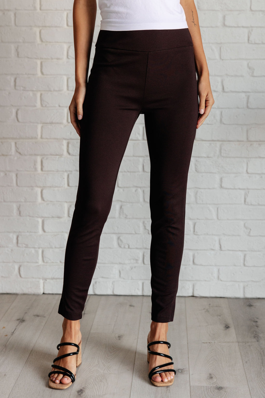 Magic Skinny 28&quot; Pants in Chocolate