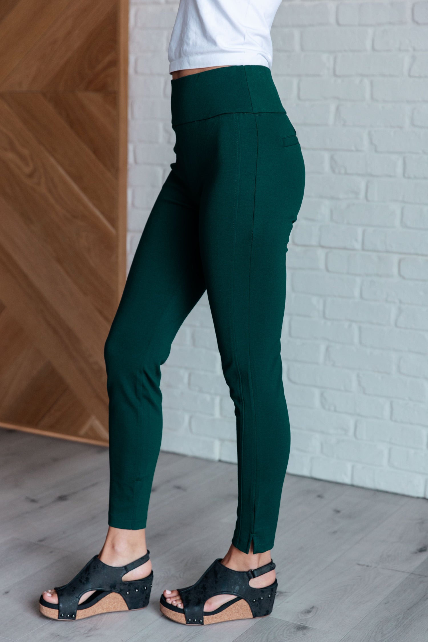 Magic Skinny 28&quot; Pants in Hunter Green