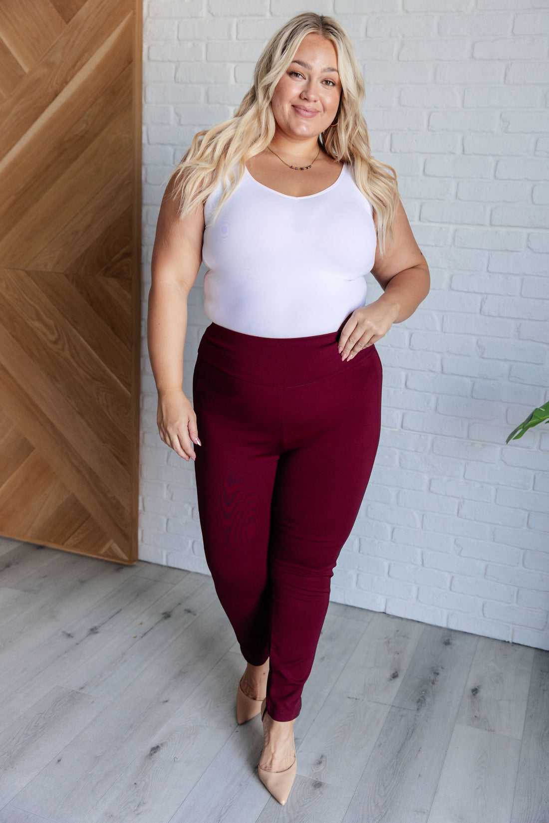 Magic Skinny 28&quot; Pants in Wine