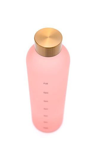 Accessories Sippin' Pretty 32 oz Translucent Water Bottle in Pink & Gold
