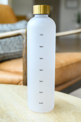 Accessories Sippin' Pretty 32 oz Translucent Water Bottle in White & Gold