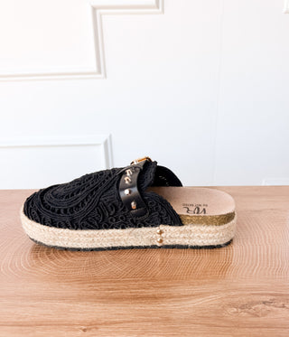 Treads Clogs in Black